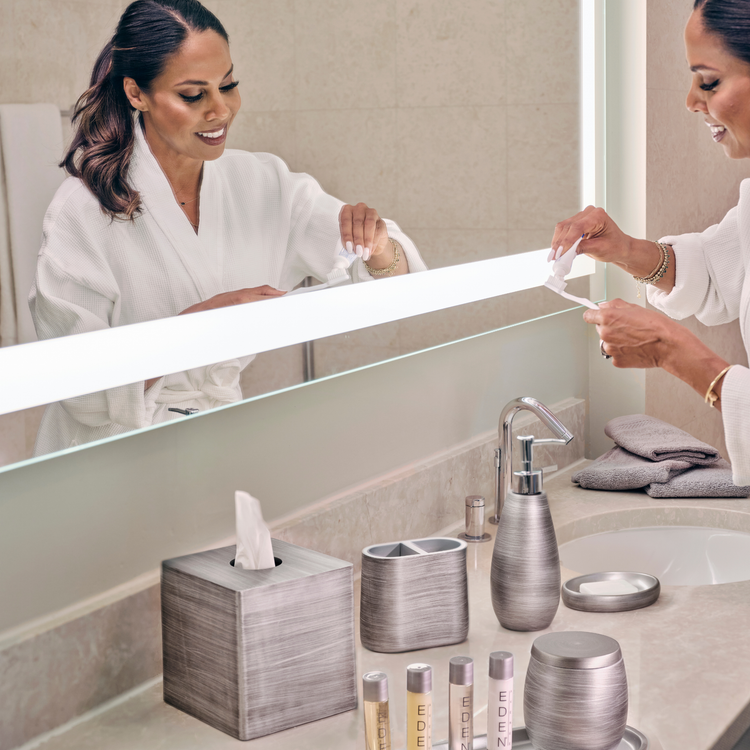 Silver | Taniya Nayak full bath accessory set.